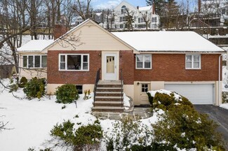 18 Travis Dr, Chestnut Hill, MA 02467