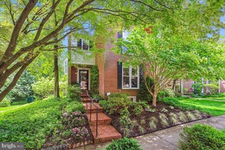 2073 Hopewood Dr, Falls Church, VA 22043