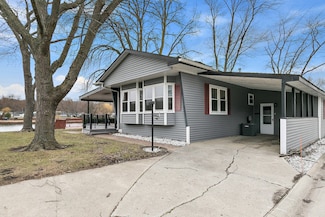 221 Big Peninsula Rd, Elgin, IL 60123