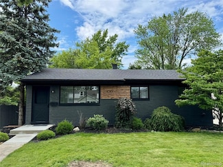 22909 Garfield St, Saint Clair Shores, MI 48082