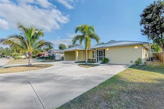 2834 New England St, Sarasota, FL 34231