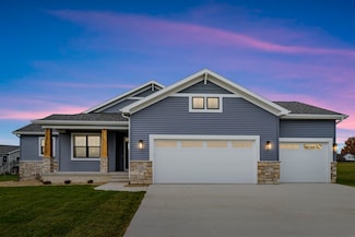 128 Goldcrest Ct, Waterloo, IA 50701