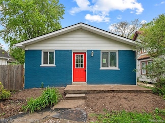 21357 Poinciana St, Southfield, MI 48033
