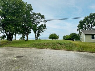 612 Adams St, Ludington, MI 49431