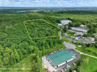 9 Lumen Ln, Highland, NY 12528
