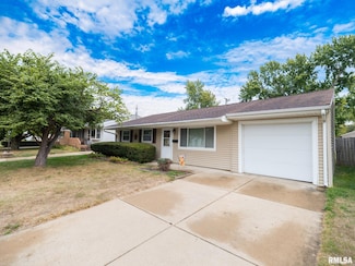 416 Capri St, Pekin, IL 61554