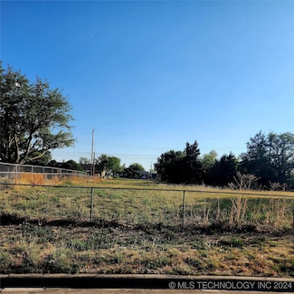 6412 NW Maple Dr, Lawton, OK 73505
