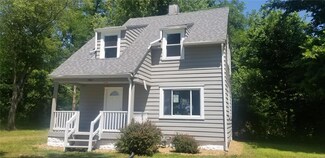7907 Lake Dr, East Saint Louis, IL 62203
