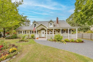 218 Oakwood Ave, Bayport, NY 11705