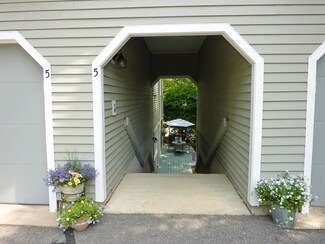 5 Aster Ct Unit U159, Nashua, NH 03062