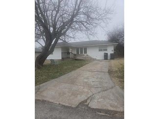 734 NW 32nd St, Lawton, OK 73505