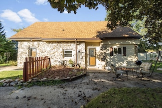 2012 Sunkist Ave, Waukesha, WI 53188