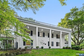 6 Marcotte Ln, Tenafly, NJ 07670