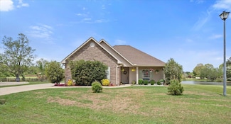 61 Lakeland Cir, Petal, MS 39465