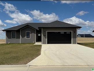 1614 Lincoln Place SE, Orange City, IA 51041