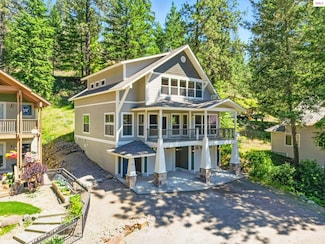 21 Midlake Dr, Sagle, ID 83860