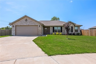 924 S Parrot Ln, Siloam Springs, AR 72761