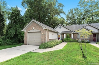 21291 Juniper Ct, Farmington Hills, MI 48336