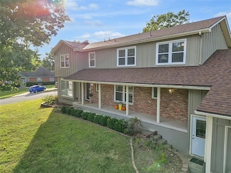 9526 Olmstead Rd, Kansas City, MO 64134