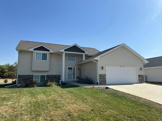 2007 Pratt Cir, Saint Peter, MN 56082