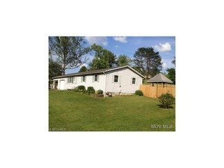 135 Oak Dr, Little Hocking, OH 45742