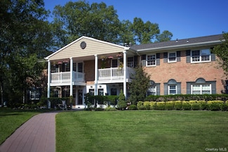 111 College Rd Unit 13J, Selden, NY 11784