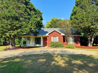390 Monicas Way, Wetumpka, AL 36092