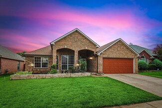 326 Fort Edward Dr, Arlington, TX 76002