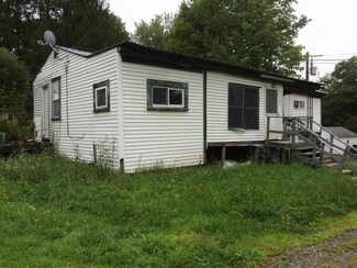 18 McPhetres Rd, Sangerville, ME 04479