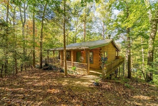 682 Lilly Ln, Whittier, NC 28789