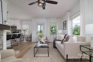 2138 Revolution Park Dr, Charlotte, NC 28208