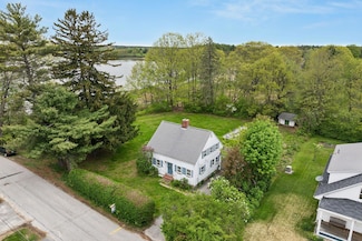27 Greenway Dr, Falmouth, ME 04105