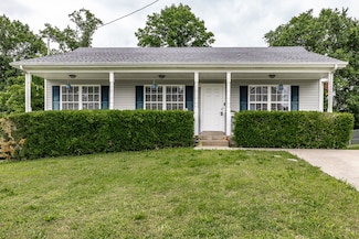 1041 Red Apple Ct, Clarksville, TN 37040