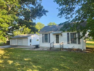104 North St, Augusta, IL 62311