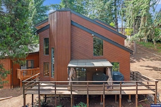 2221 Timothy Dr NW, Salem, OR 97304