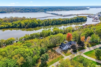 25865 Valley Dr, Bettendorf, IA 52722