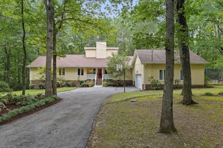 1211 Rocky Dell Ln, Signal Mountain, TN 37377