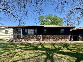 1717 N Custer Ave, Grand Island, NE 68803