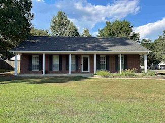 1915 Cherry Creek Cir, Bryant, AR 72022