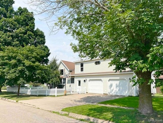 302 Saginaw St, Norway, MI 49870