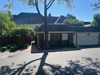 43 Compton Ct, Prairie Village, KS 66208