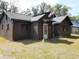 4599 Shady Ln, Oscoda, MI 48750