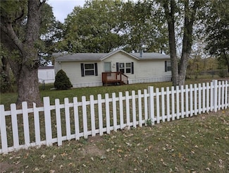 7529 Beach Dr, Odessa, MO 64076