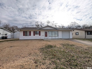 1704 Lamar Dr, Pekin, IL 61554