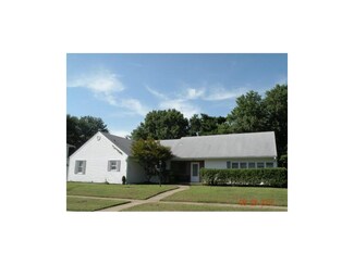 204 E 18th St, Higginsville, MO 64037