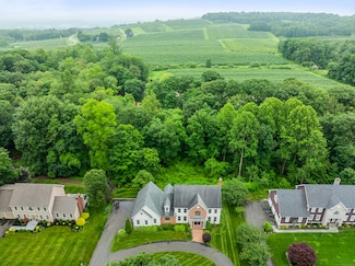 9 Autumn Leaves Rd, Wallingford, CT 06492
