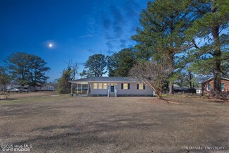 94 Nixon Ave, Rocky Point, NC 28457