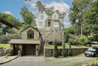 7 Avondale Rd, Yonkers, NY 10710