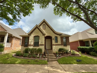 7917 Creek View Dr, North Richland Hills, TX 76180