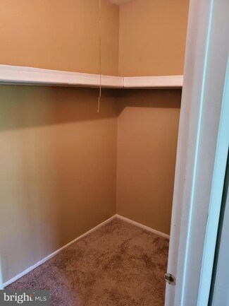 215 Barclay Ct, West Deptford, NJ 08051